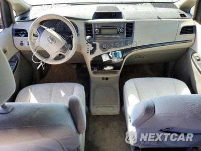 Zdjęcie 8 z 13 samochodu: 2012 TOYOTA SIENNA BASE 7-PASSENGER VIN:5TDKA3DC4CS011810 - miniatura