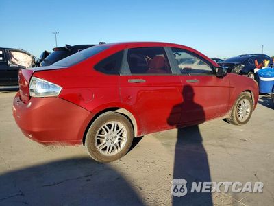 Trzecie zdjęcie samochodu z tyłu: 2010 FORD FOCUS SE VIN:1FAHP3FN0AW138029 - miniatura