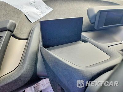 Zdjęcie 9 z 13 samochodu: 2018 BMW I3 BEV VIN:WBY7Z2C54JVE61764 - miniatura