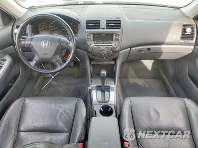 Zdjęcie 8 z 12 samochodu: 2007 HONDA ACCORD EX VIN:1HGCM56867A133041 - miniatura