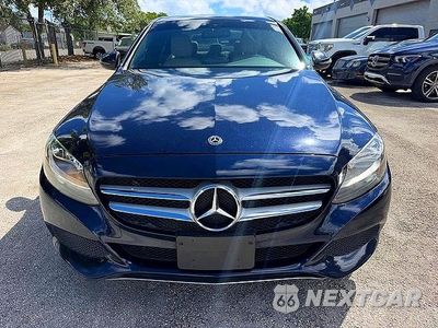 Piąte zdjęcie samochodu w środku: 2018 MERCEDES-BENZ C 300 4MATIC VIN:55SWF4KB8JU242678 - miniatura
