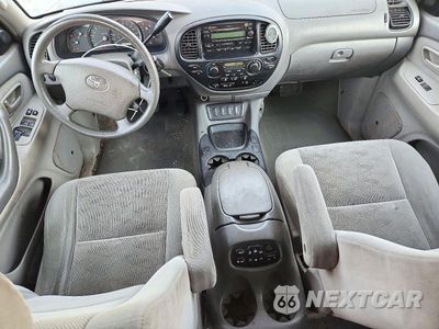 Zdjęcie 8 z 12 samochodu: 2005 TOYOTA SEQUOIA SR5 VIN:5TDBT44A25S236728 - miniatura