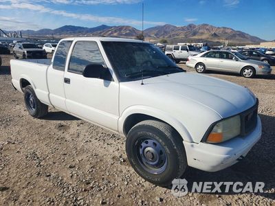 Czwarte zdjęcie samochodu z boku: 2002 GMC SONOMA VIN:1GTDT19W028189193 - miniatura