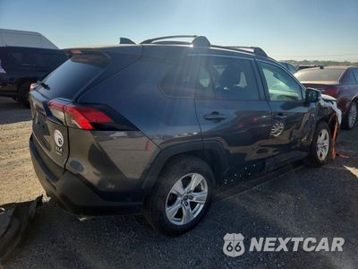 Trzecie zdjęcie samochodu z tyłu: 2021 TOYOTA RAV4 XLE VIN:2T3P1RFV3MW174990 - miniatura