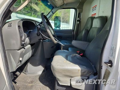 Zdjęcie 7 z 13 samochodu: 2007 FORD ECONOLINE E450 SUPER DUTY CUTAWAY VAN VIN:1FDXE45S07DB18324 - miniatura
