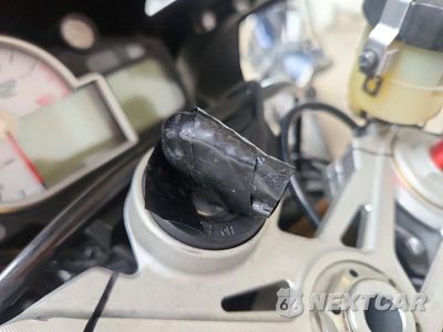 Zdjęcie 8 z 9 samochodu: 2011 BMW S 1000 RR VIN:WB1051702BZV43360 - miniatura