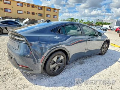 Trzecie zdjęcie samochodu z tyłu: 2026 TOYOTA PRIUS PLUG-IN HYBRID SE VIN:JTDACACU8T3066055 - miniatura