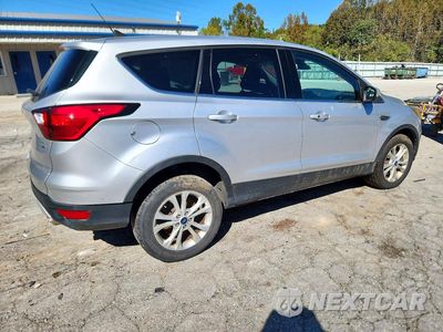 Trzecie zdjęcie samochodu z tyłu: 2019 FORD ESCAPE SE VIN:1FMCU9GD5KUA74083 - miniatura