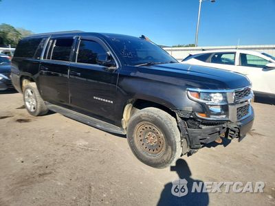 Czwarte zdjęcie samochodu z boku: 2017 CHEVROLET SUBURBAN K1500 LT VIN:1GNSKHKC3HR172126 - miniatura