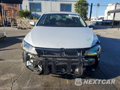 Piąte zdjęcie samochodu w środku: 2017 VOLKSWAGEN JETTA SE VIN:3VWDB7AJ7HM355183 - miniatura