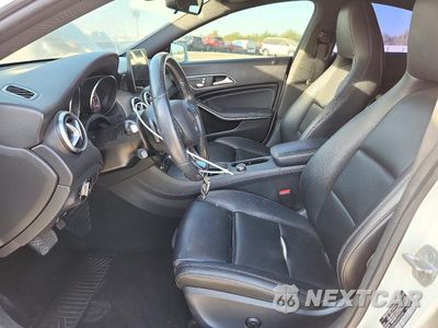 Zdjęcie 7 z 12 samochodu: 2018 MERCEDES-BENZ CLA 250 VIN:WDDSJ4EB4JN583240 - miniatura