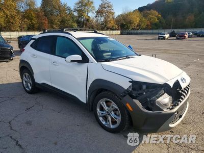 Czwarte zdjęcie samochodu z boku: 2022 HYUNDAI KONA SEL VIN:KM8K6CAB2NU807768 - miniatura