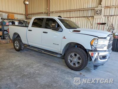 Czwarte zdjęcie samochodu z boku: 2024 RAM 2500 BIG HORN VIN:3C6UR5DLXRG105590 - miniatura