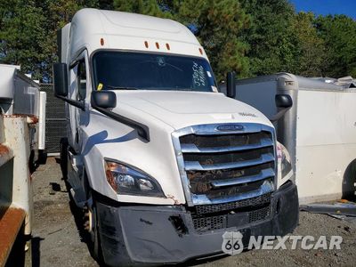 Czwarte zdjęcie samochodu z boku: 2018 FREIGHTLINER CASCADIA 126 SEMI TRUCK VIN:3AKJHHDR6JSJJ0536 - miniatura