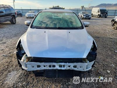 Piąte zdjęcie samochodu w środku: 2016 FORD FOCUS SE VIN:1FADP3FE9GL359587 - miniatura