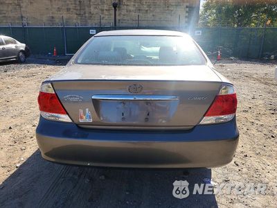 Zdjęcie 6 z 12 samochodu: 2005 TOYOTA CAMRY STANDARD VIN:4T1BE32K05U979332 - miniatura
