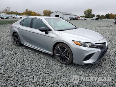 Czwarte zdjęcie samochodu z boku: 2018 TOYOTA CAMRY SE VIN:4T1B11HK3JU617240 - miniatura