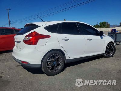 Trzecie zdjęcie samochodu z tyłu: 2013 FORD FOCUS SE VIN:1FADP3K22DL124102 - miniatura