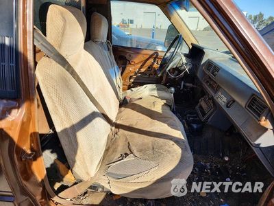 Zdjęcie 10 z 12 samochodu: 1985 TOYOTA PICKUP COMMERCIAL / CAMPER RN55 VIN:JT5RN55D7F5034395 - miniatura