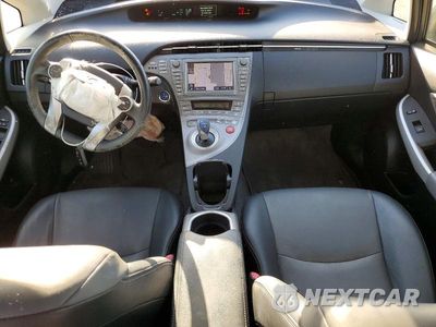 Zdjęcie 8 z 13 samochodu: 2012 TOYOTA PRIUS FOUR VIN:JTDKN3DU1C1529982 - miniatura