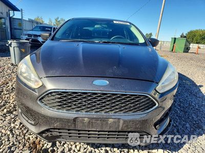 Piąte zdjęcie samochodu w środku: 2016 FORD FOCUS S VIN:1FADP3E26GL313674 - miniatura
