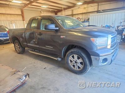 Czwarte zdjęcie samochodu z boku: 2011 TOYOTA TUNDRA DOUBLE CAB SR5 VIN:5TFRY5F18BX104730 - miniatura