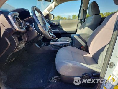 Zdjęcie 7 z 12 samochodu: 2019 TOYOTA TACOMA SR5 V6 VIN:3TMCZ5AN2KM253248 - miniatura
