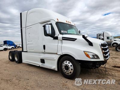 Czwarte zdjęcie samochodu z boku: 2020 FREIGHTLINER CASCADIA 126 VIN:3AKJHHDR4LSLZ8141 - miniatura