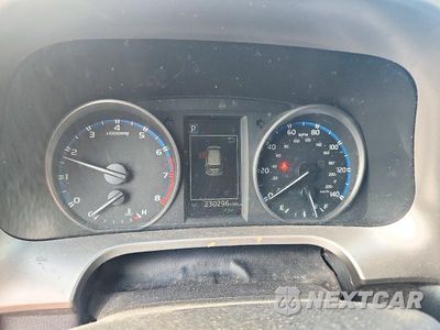 Zdjęcie 9 z 13 samochodu: 2018 TOYOTA RAV4 XLE VIN:JTMWFREV2JJ164640 - miniatura
