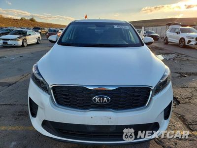 Piąte zdjęcie samochodu w środku: 2019 KIA SORENTO LX V6 VIN:5XYPGDA57KG559022 - miniatura