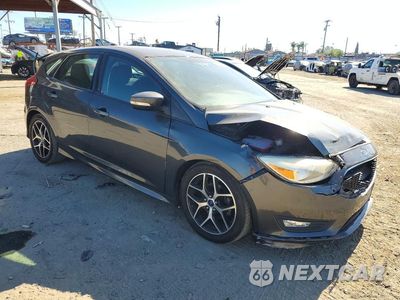 Czwarte zdjęcie samochodu z boku: 2016 FORD FOCUS SE VIN:1FADP3K2XGL405603 - miniatura