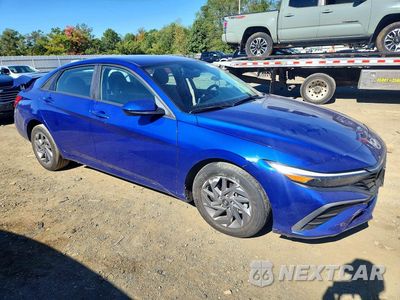 Czwarte zdjęcie samochodu z boku: 2024 HYUNDAI ELANTRA SEL VIN:KMHLM4DG8RU686757 - miniatura
