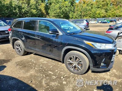 Czwarte zdjęcie samochodu z boku: 2017 TOYOTA HIGHLANDER XLE VIN:5TDJZRFH9HS445325 - miniatura
