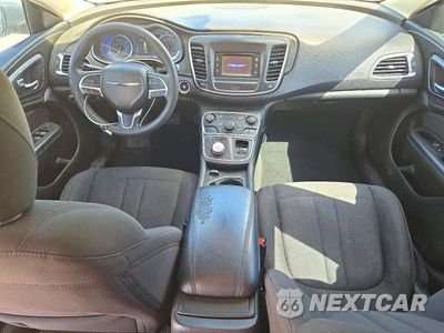 Zdjęcie 8 z 12 samochodu: 2015 CHRYSLER 200 LIMITED VIN:1C3CCCAB2FN585976 - miniatura