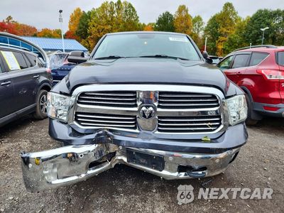 Piąte zdjęcie samochodu w środku: 2017 RAM 1500 SLT VIN:1C6RR7TT3HS602538 - miniatura
