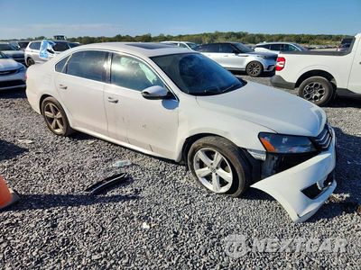 Czwarte zdjęcie samochodu z boku: 2012 VOLKSWAGEN PASSAT SE VIN:1VWBH7A33CC103240 - miniatura