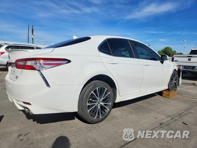 Trzecie zdjęcie samochodu z tyłu: 2020 TOYOTA CAMRY SE VIN:4T1G11BK0LU004543 - miniatura