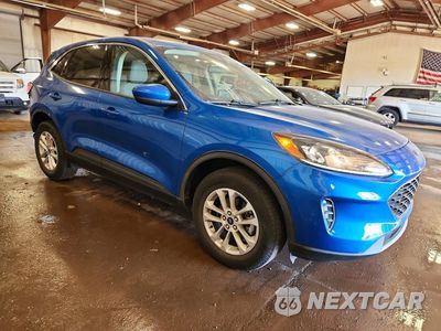 Czwarte zdjęcie samochodu z boku: 2020 FORD ESCAPE SE VIN:1FMCU9G68LUB90798 - miniatura
