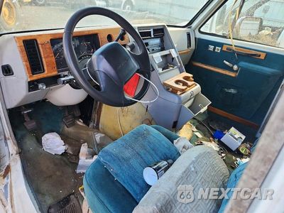 Zdjęcie 8 z 13 samochodu: 1992 CHEVROLET SUBURBAN VIN:2GBEG25KXN4121687 - miniatura