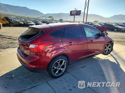 Trzecie zdjęcie samochodu z tyłu: 2014 FORD FOCUS SE VIN:1FADP3K28EL326444 - miniatura