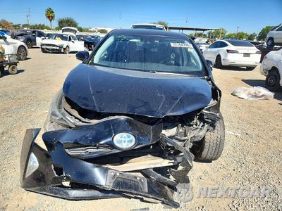 Piąte zdjęcie samochodu w środku: 2017 TOYOTA PRIUS FOUR TOURING VIN:JTDKARFU1H3530377 - miniatura