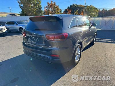 Trzecie zdjęcie samochodu z tyłu: 2019 KIA SORENTO LX VIN:5XYPGDA32KG447730 - miniatura