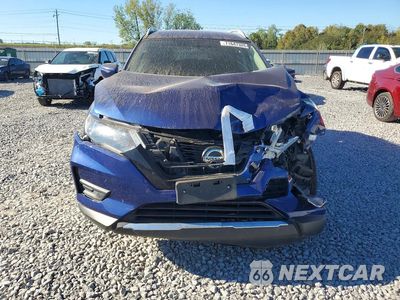Piąte zdjęcie samochodu w środku: 2018 NISSAN ROGUE SV VIN:5N1AT2MV1JC781054 - miniatura