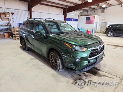 Czwarte zdjęcie samochodu z boku: 2023 TOYOTA HIGHLANDER XLE VIN:5TDKDRBH4PS524621 - miniatura