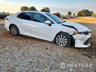 Czwarte zdjęcie samochodu z boku: 2018 TOYOTA CAMRY LE VIN:4T1B11HK8JU071812 - miniatura