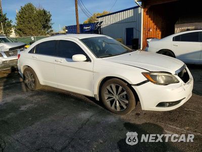Czwarte zdjęcie samochodu z boku: 2013 CHRYSLER 200 LIMITED VIN:1C3CCBCG4DN628035 - miniatura