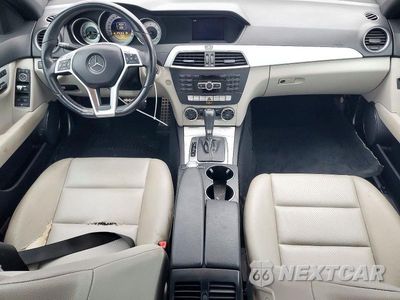 Zdjęcie 8 z 12 samochodu: 2012 MERCEDES-BENZ C 250 VIN:WDDGF4HB9CA724185 - miniatura