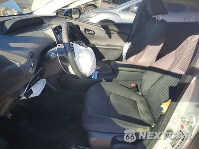 Zdjęcie 7 z 12 samochodu: 2016 TOYOTA PRIUS TWO VIN:JTDKBRFU8G3016277 - miniatura
