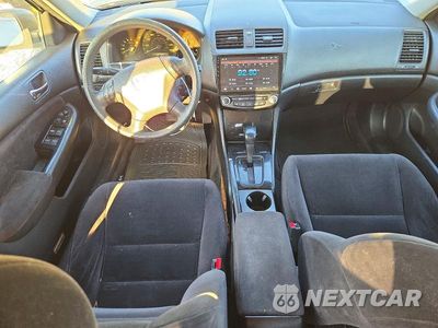 Zdjęcie 8 z 13 samochodu: 2007 HONDA ACCORD SE VIN:JHMCM563X7C013233 - miniatura