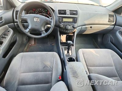 Zdjęcie 8 z 12 samochodu: 2005 HONDA ACCORD LX VIN:1HGCM564X5A090382 - miniatura